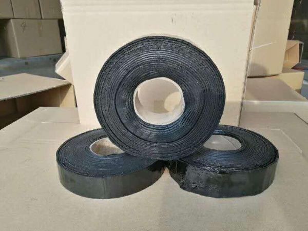 瀝青壓縫帶對修補路面裂縫效果好