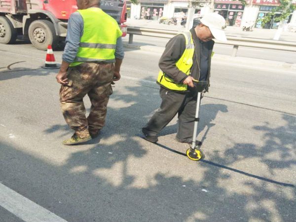 在使用路面貼縫帶時(shí)需要注意的問(wèn)題